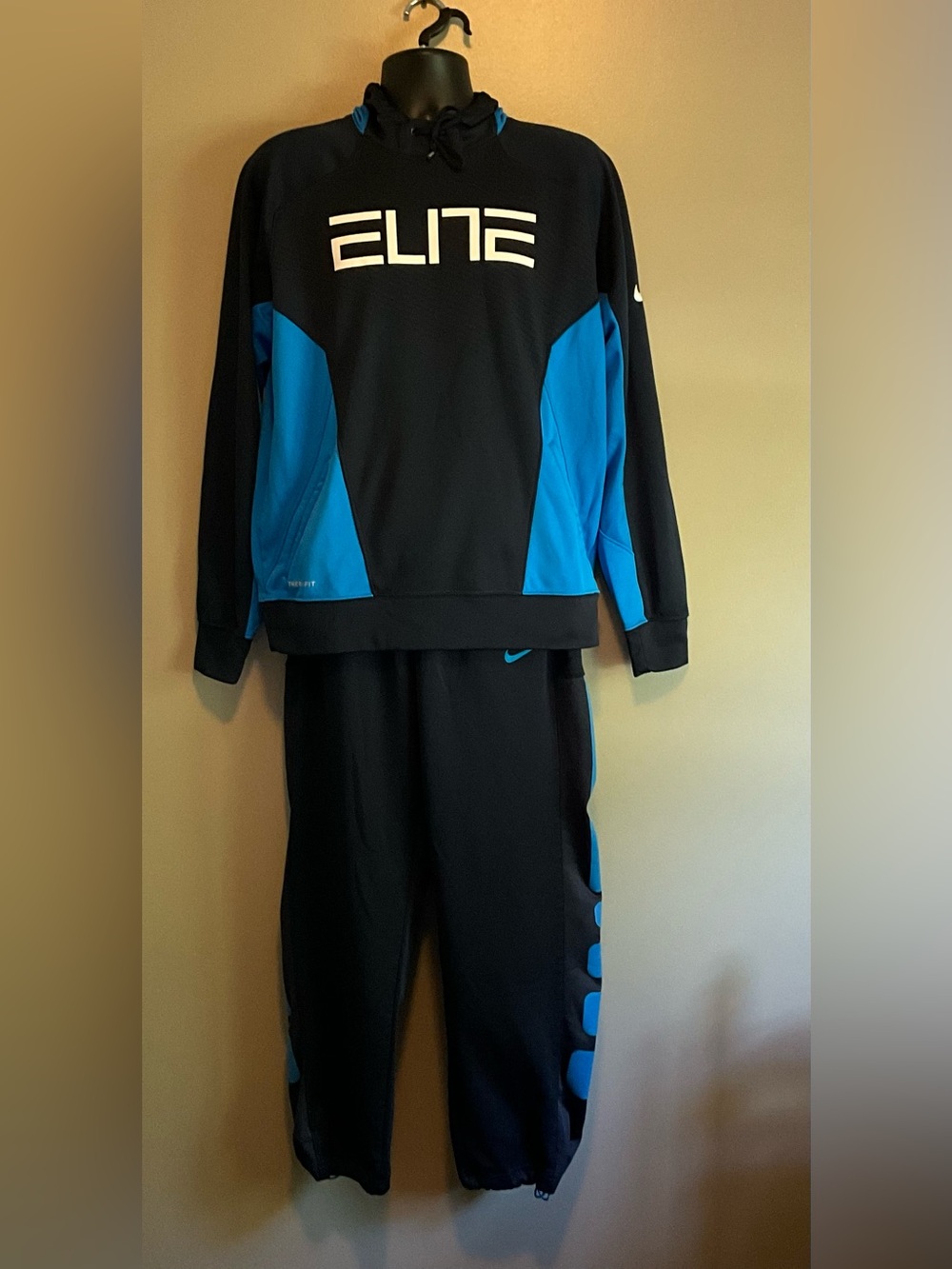 Nike Elite Men’s Therma-FIT Hoodie and Pants